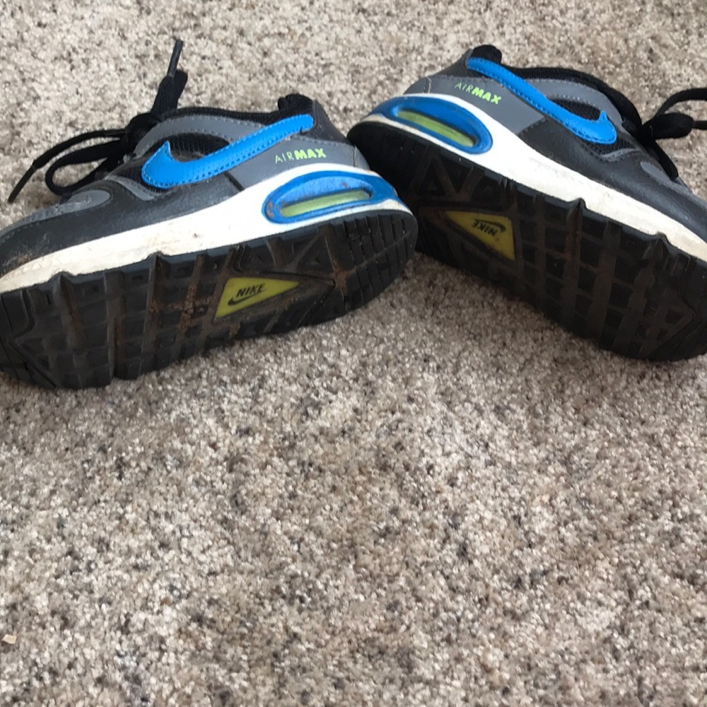Nikes - Picture 2 of 4